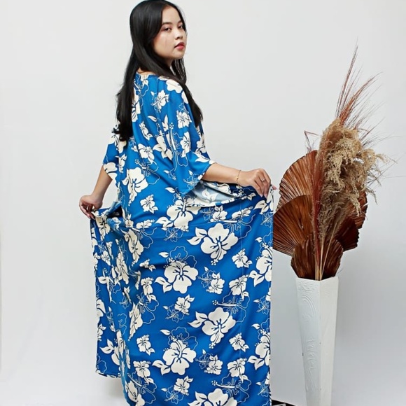0111/ Blue Hibiscus Flower pattern Kaftan - Picture 3 of 10